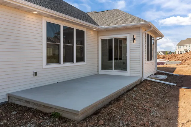 $839,900 | 266 East Sweetwater Way, Appleton, WI 54913