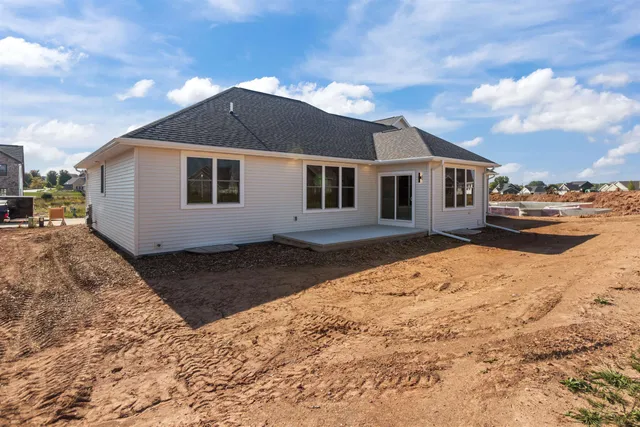 $839,900 | 266 East Sweetwater Way, Appleton, WI 54913