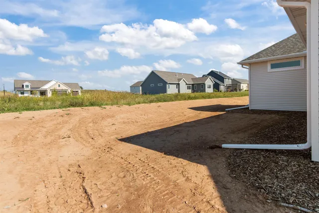 $839,900 | 266 East Sweetwater Way, Appleton, WI 54913