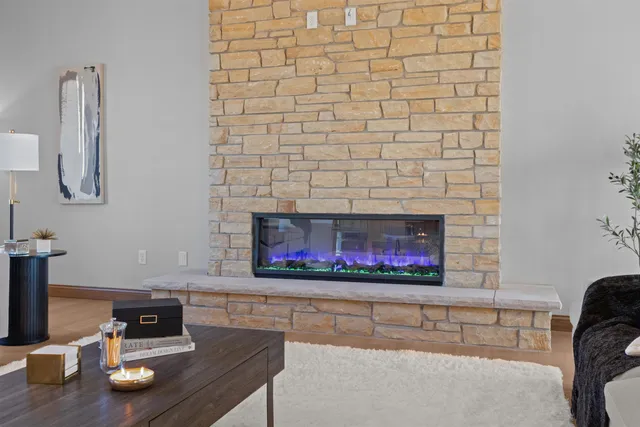 $839,900 | 266 East Sweetwater Way, Appleton, WI 54913