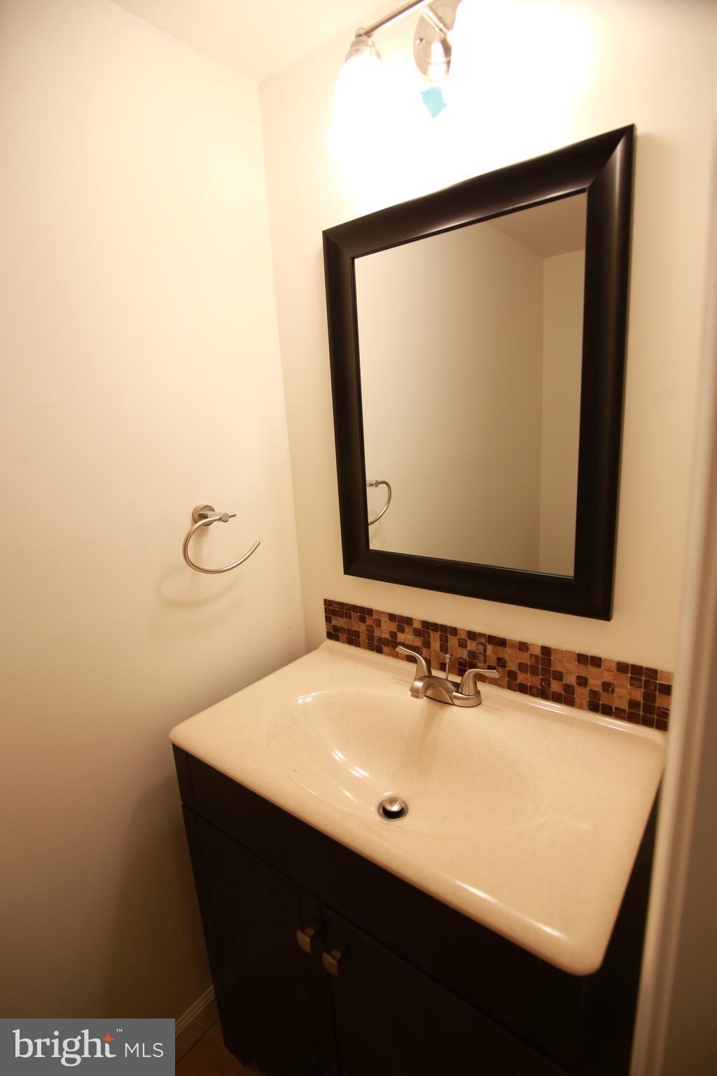 8070 Grandview Court Springfield, VA 22153 - Photo 20 of 24 Bath
