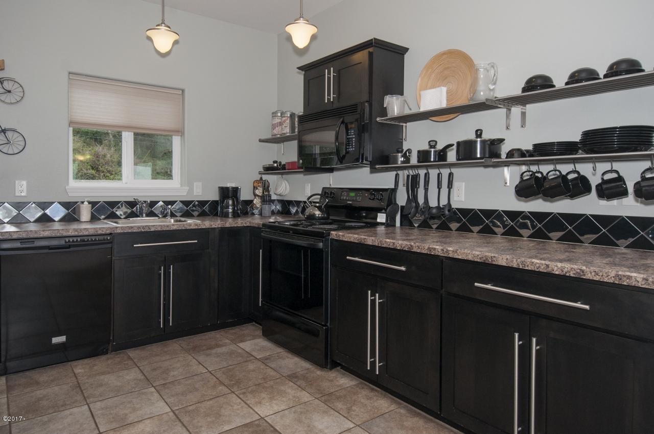 35-45 Northeast Clarke Street Depoe Bay, OR 97341 - Photo 15 of 48 Kitchen - Snuggle Up