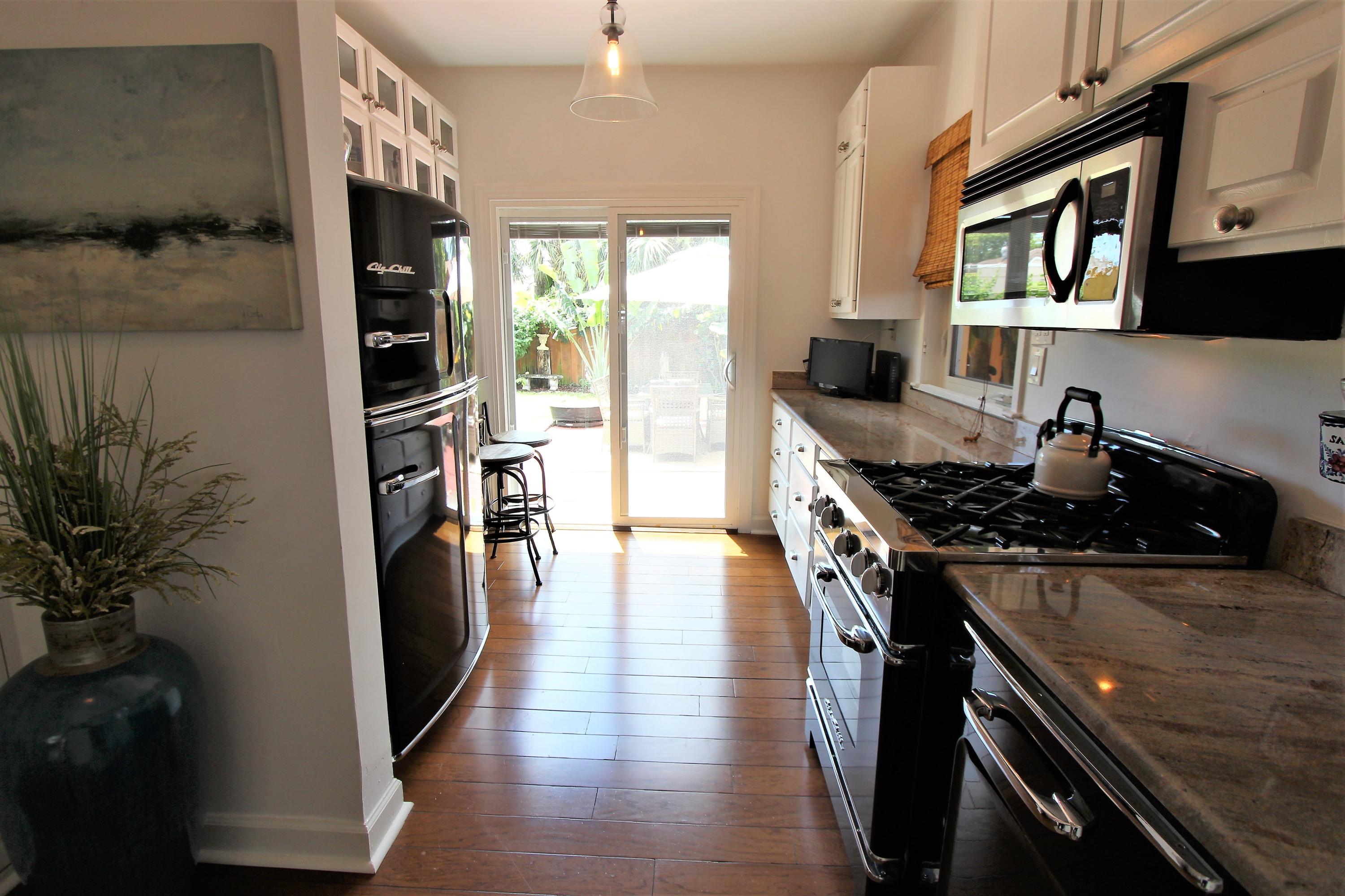502 Colonial Road West Palm Beach, FL 33405 - Photo 8 of 22 Kitchen