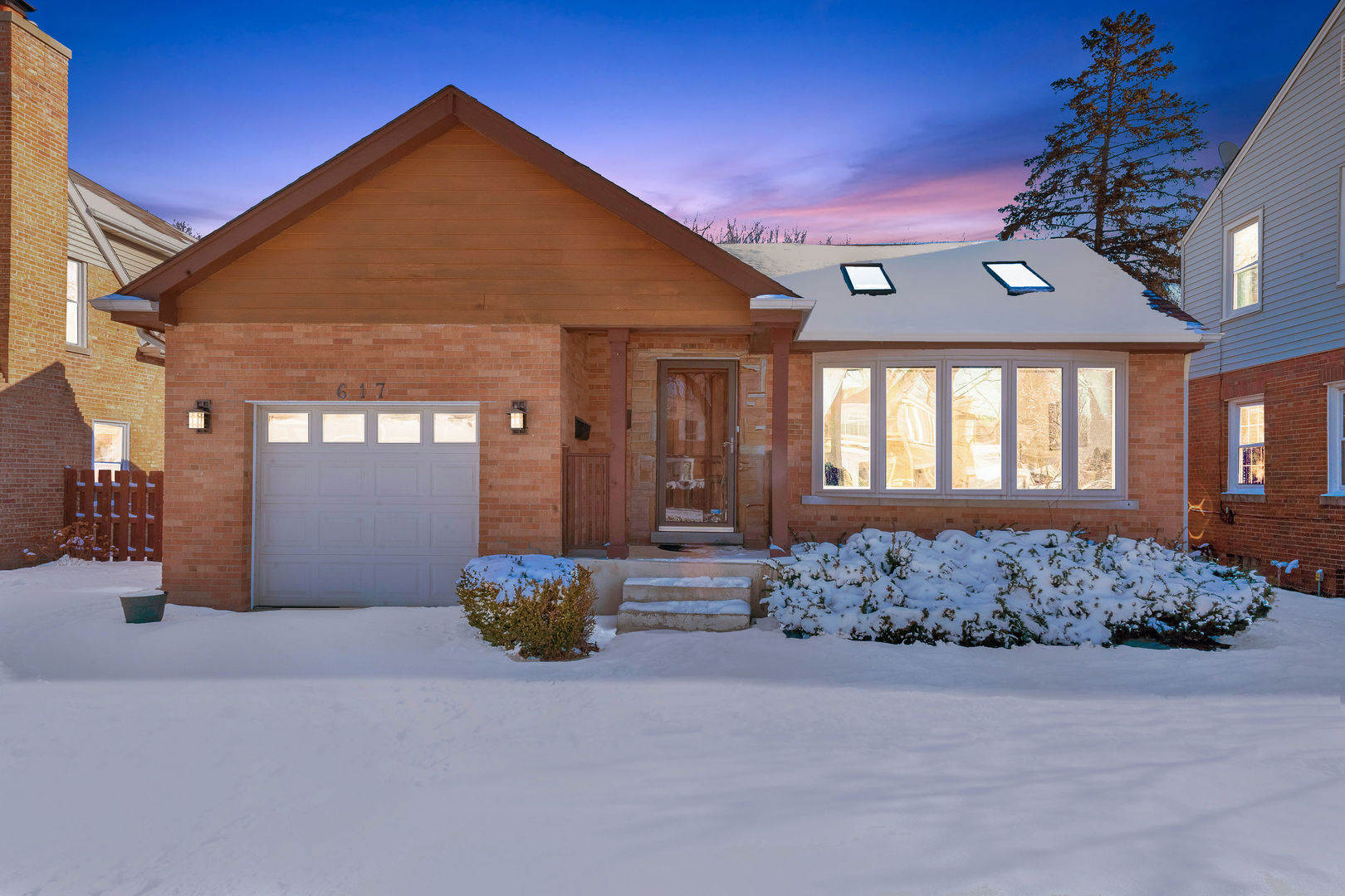 617 South Western Avenue Park Ridge, IL 60068 - Photo 1 of 40 a front view of a house