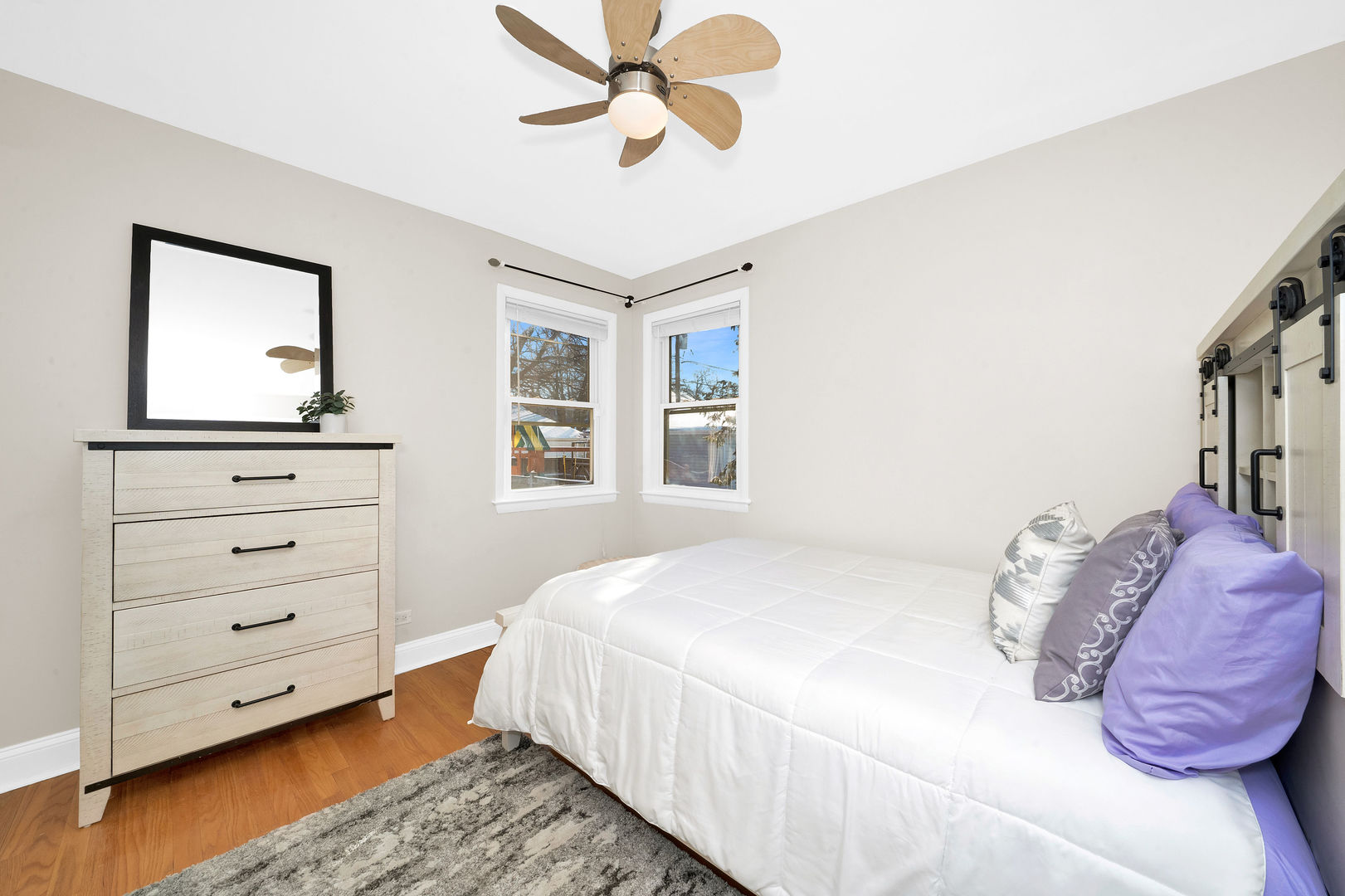 617 South Western Avenue Park Ridge, IL 60068 - Photo 19 of 40 a bedroom with a bed and a dresser