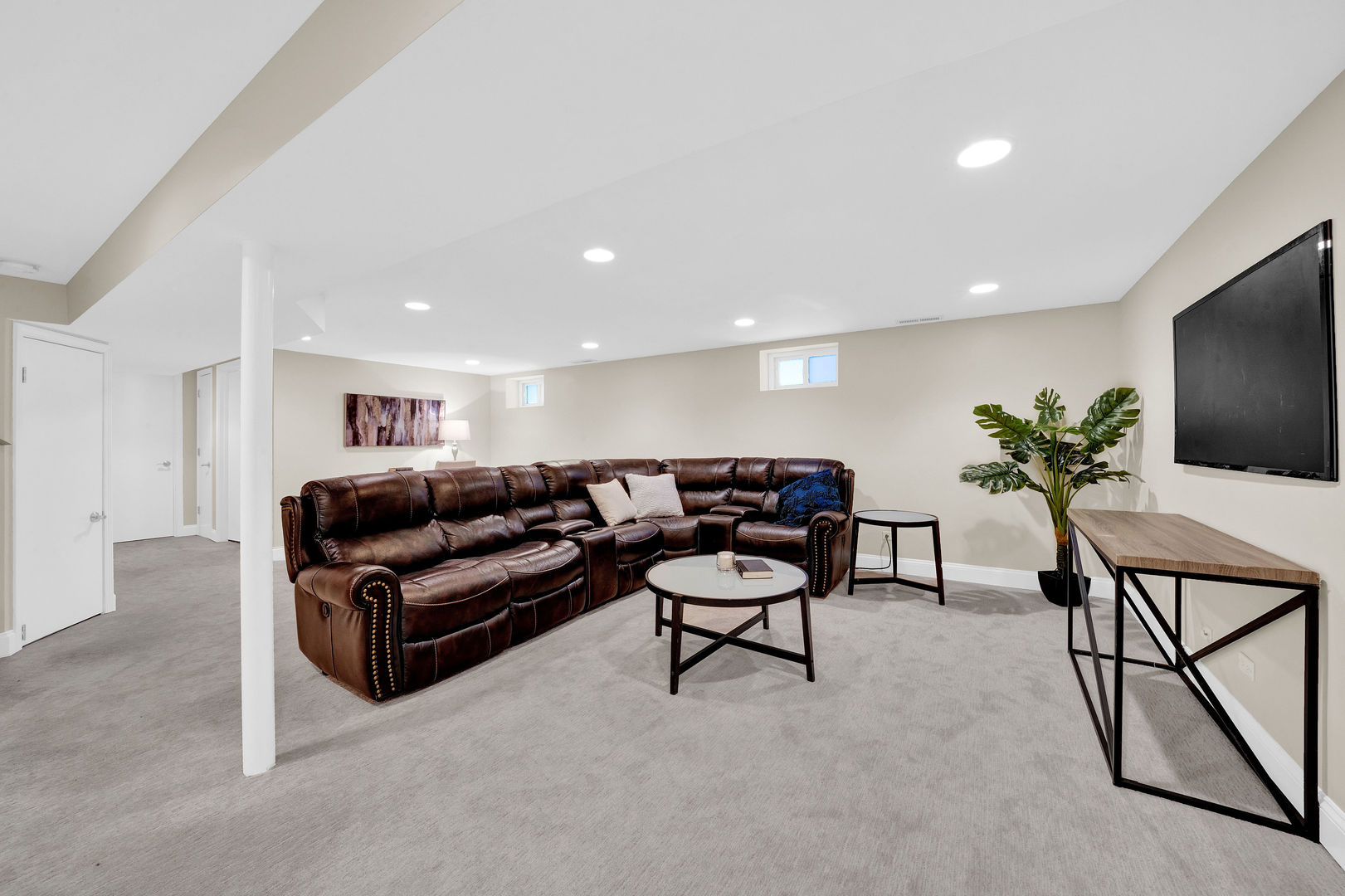 617 South Western Avenue Park Ridge, IL 60068 - Photo 23 of 40 a living room with furniture and a flat screen tv