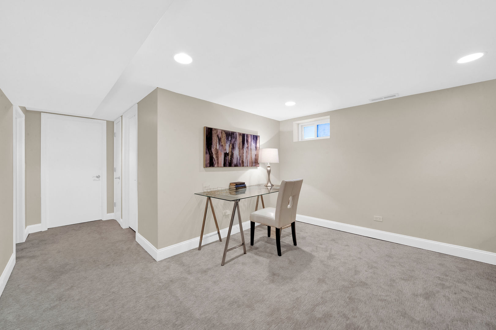 617 South Western Avenue Park Ridge, IL 60068 - Photo 26 of 40 a view of a livingroom with furniture and window