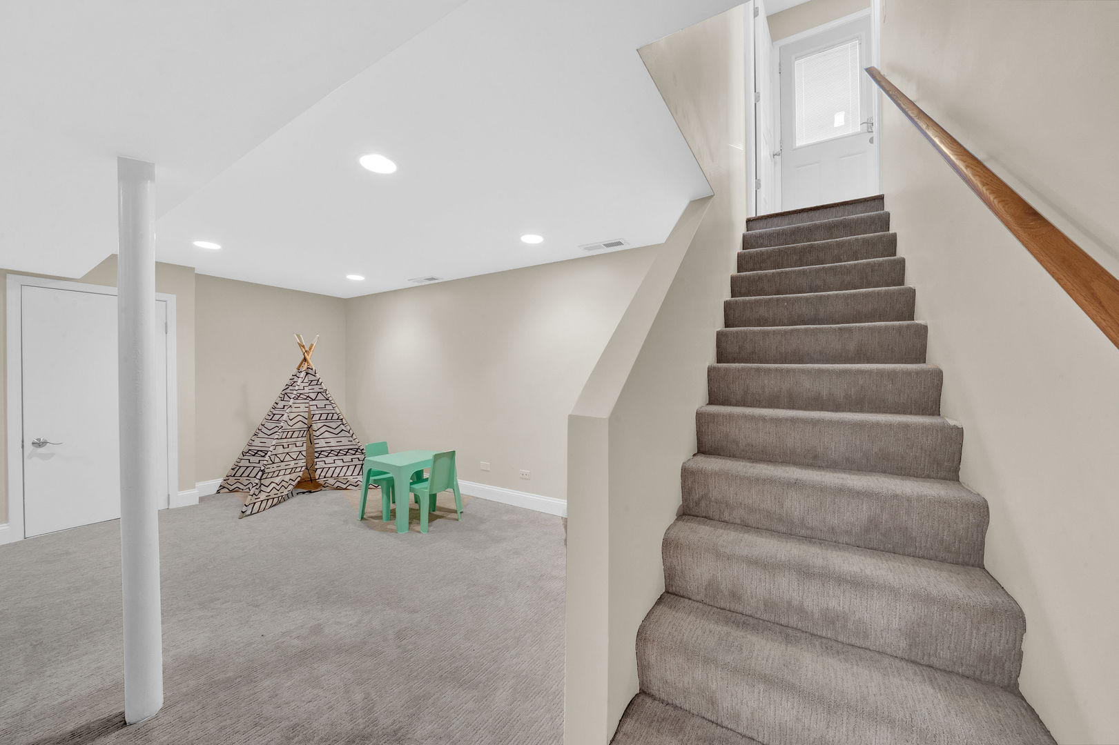 617 South Western Avenue Park Ridge, IL 60068 - Photo 27 of 40 a view of entryway