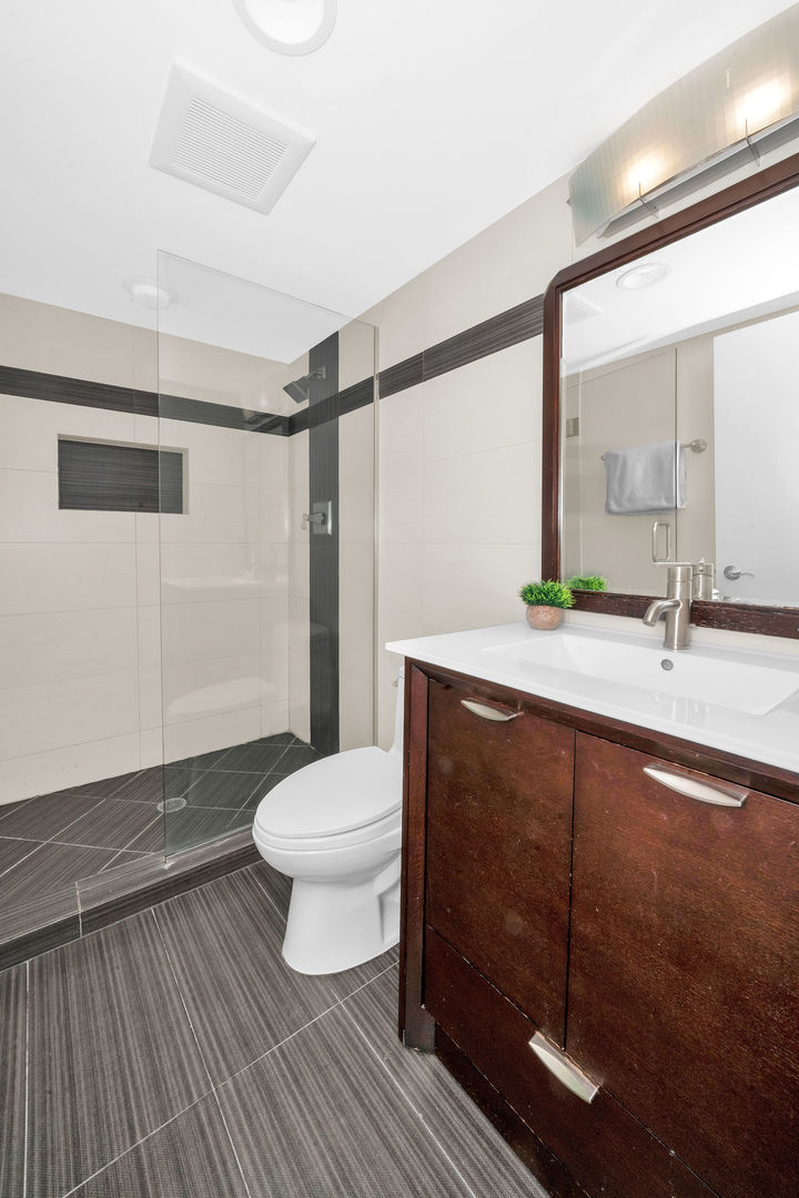 617 South Western Avenue Park Ridge, IL 60068 - Photo 30 of 40 a bathroom with a sink toilet a mirror and shower