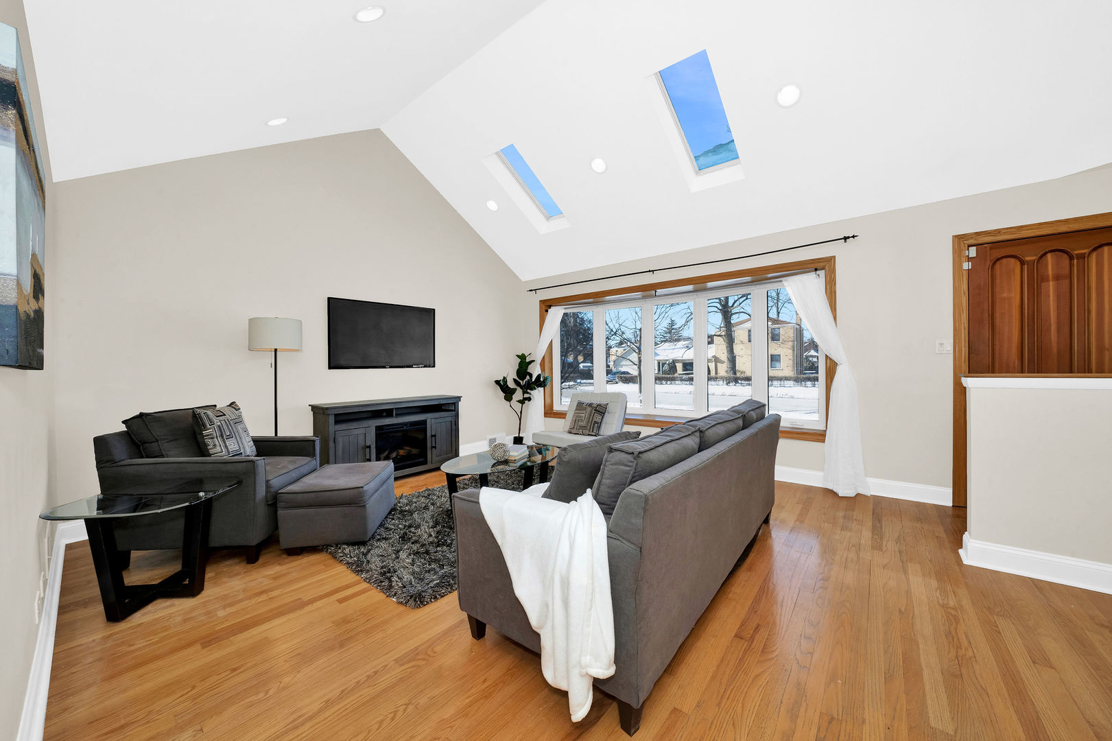 617 South Western Avenue Park Ridge, IL 60068 - Photo 3 of 40 a living room with furniture fireplace and flat screen tv