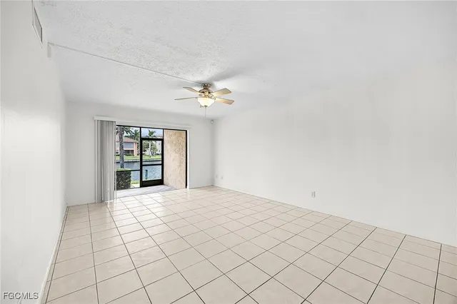 $199,600 | 4525 Country Club Boulevard, Unit 110, Cape Coral, FL 33904