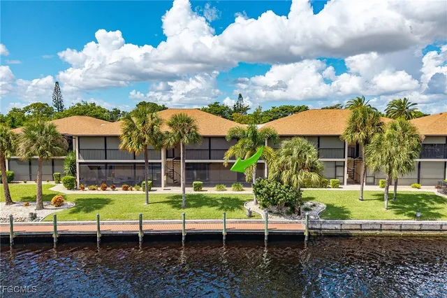 $199,600 | 4525 Country Club Boulevard, Unit 110, Cape Coral, FL 33904