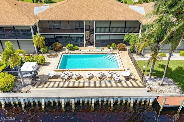 $199,600 | 4525 Country Club Boulevard, Unit 110, Cape Coral, FL 33904