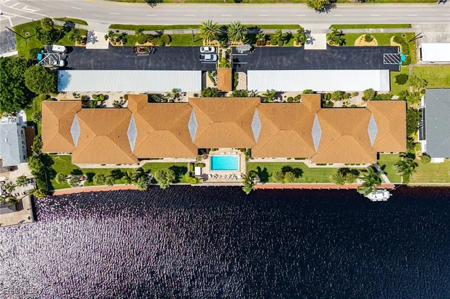 $199,600 | 4525 Country Club Boulevard, Unit 110, Cape Coral, FL 33904