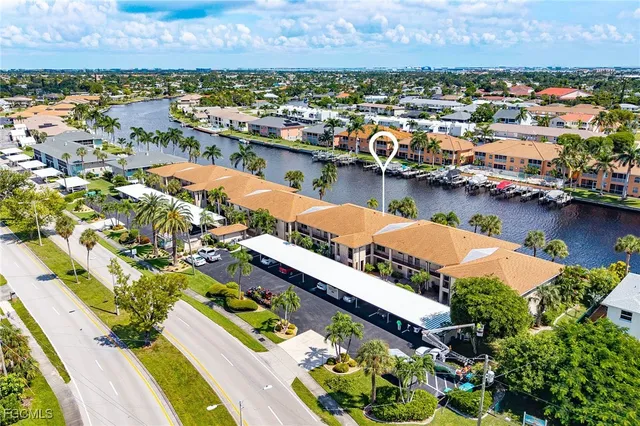 $199,600 | 4525 Country Club Boulevard, Unit 110, Cape Coral, FL 33904