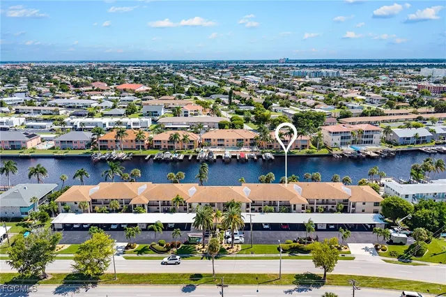 $199,600 | 4525 Country Club Boulevard, Unit 110, Cape Coral, FL 33904