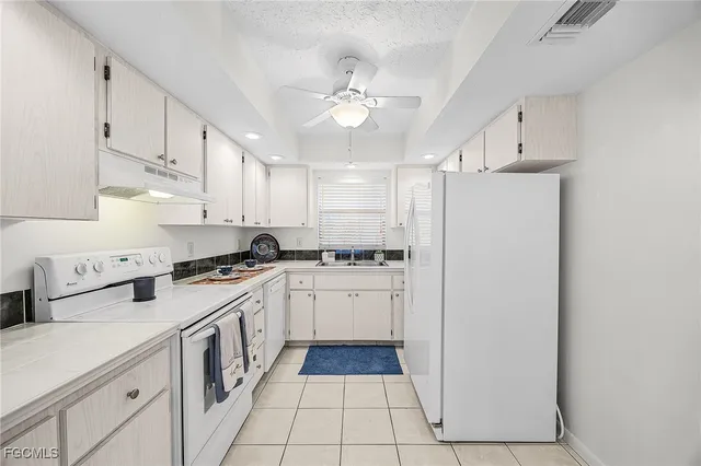 $199,600 | 4525 Country Club Boulevard, Unit 110, Cape Coral, FL 33904