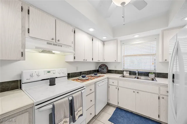 $199,600 | 4525 Country Club Boulevard, Unit 110, Cape Coral, FL 33904