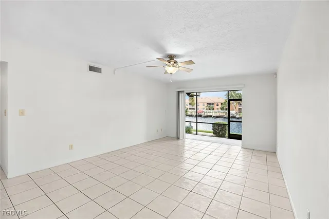 $199,600 | 4525 Country Club Boulevard, Unit 110, Cape Coral, FL 33904