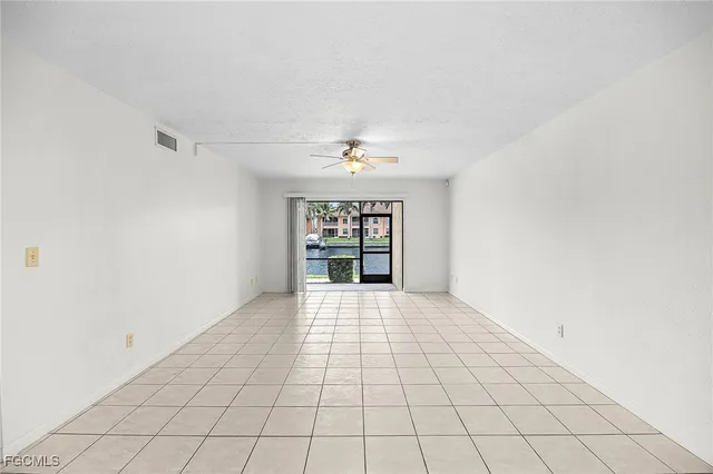 $199,600 | 4525 Country Club Boulevard, Unit 110, Cape Coral, FL 33904