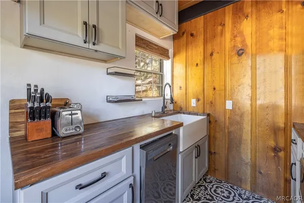 $1,550 | 39217 Big Bear Boulevard, Big Bear Lake, CA 92315