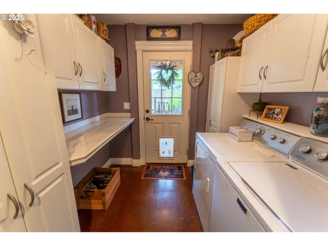 $899,000 | 24880 Orchard Tract Road, Monroe, OR 97456