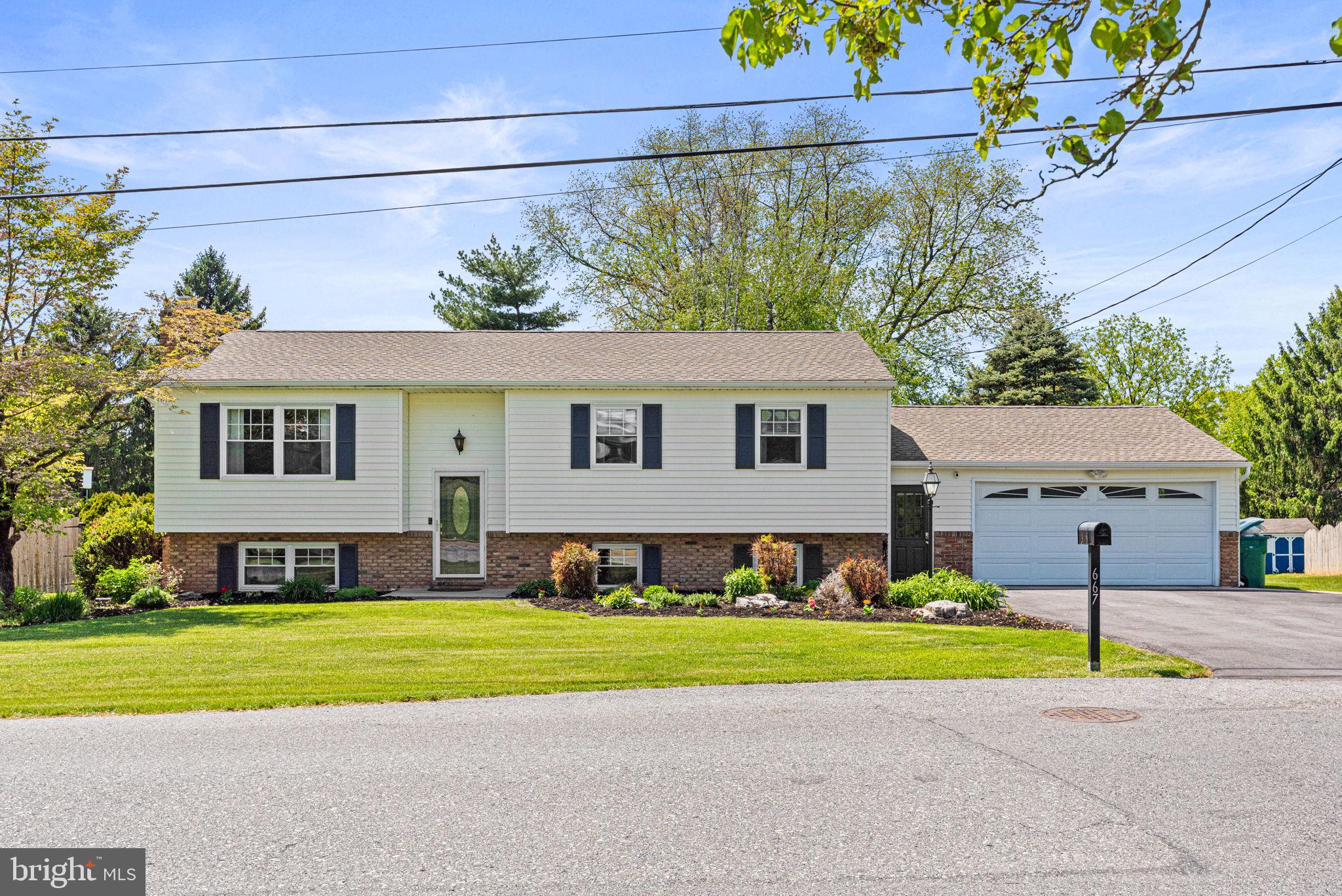 667 Locust Street Hummelstown, PA 17036 - Photo 1 of 54
