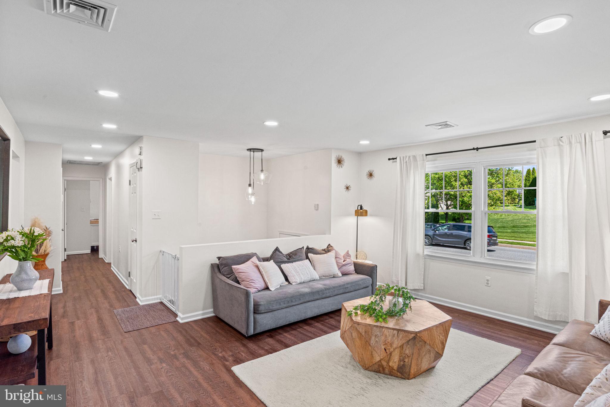 667 Locust Street Hummelstown, PA 17036 - Photo 4 of 54