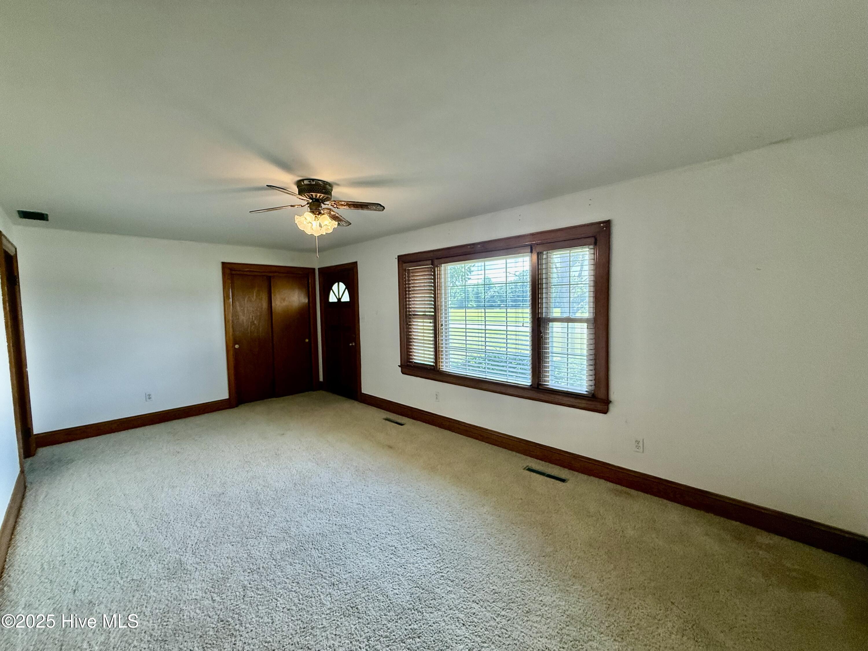 1312 Cedar Landing Road Windsor, NC 27983 - Photo 2 of 23 Living room
