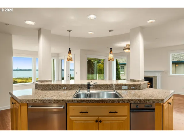 $1,549,000 | 5421 Southeast Scenic Lane, Unit 200, Vancouver, WA 98661