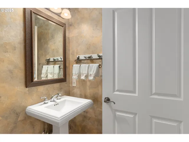 $1,549,000 | 5421 Southeast Scenic Lane, Unit 200, Vancouver, WA 98661