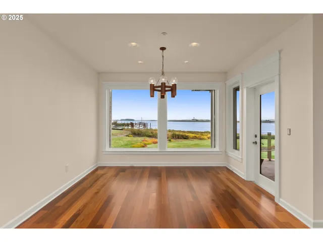 $1,549,000 | 5421 Southeast Scenic Lane, Unit 200, Vancouver, WA 98661