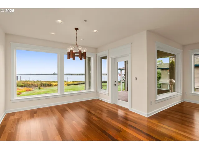 $1,549,000 | 5421 Southeast Scenic Lane, Unit 200, Vancouver, WA 98661