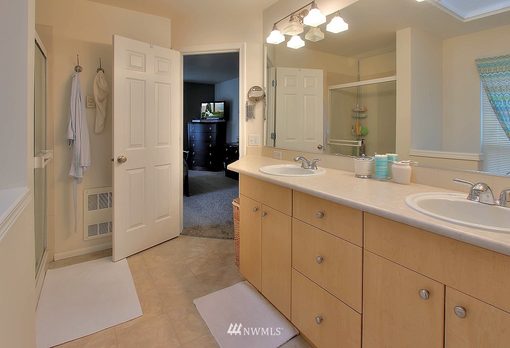 108 South 49th Street, Unit A Renton, WA 98055 - Photo 12 of 23