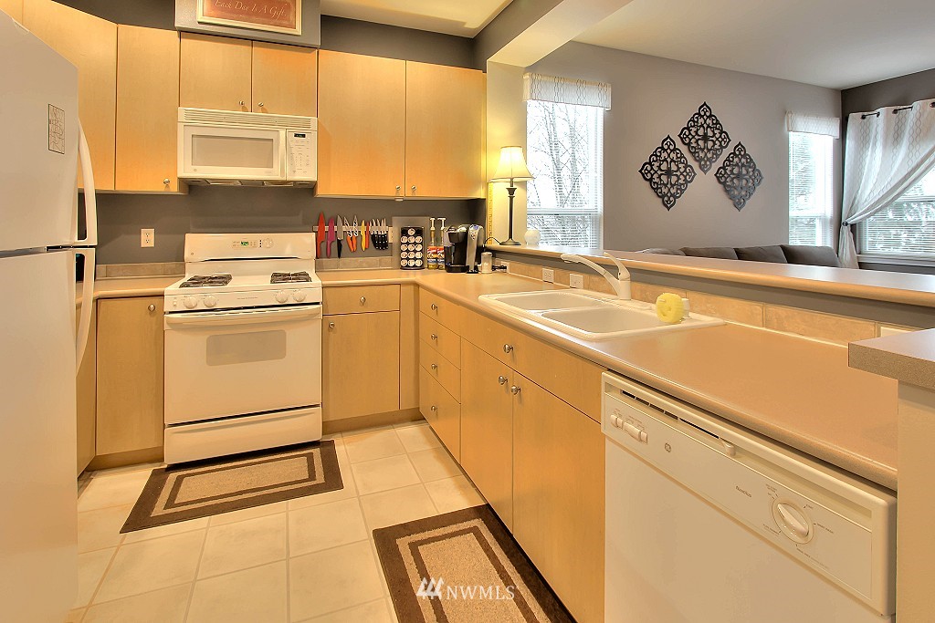 108 South 49th Street, Unit A Renton, WA 98055 - Photo 3 of 23