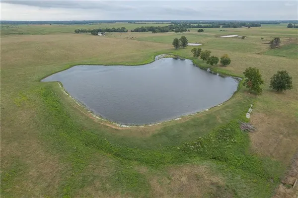 $929,000 | 376 Northwest 90th Road, Sheldon, MO 64784