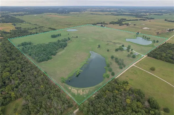 $929,000 | 376 Northwest 90th Road, Sheldon, MO 64784