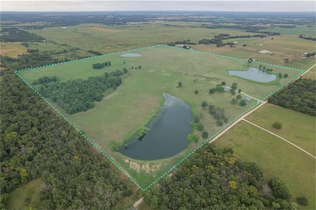 $929,000 | 376 Northwest 90th Road, Sheldon, MO 64784