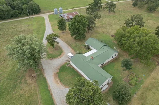 $929,000 | 376 Northwest 90th Road, Sheldon, MO 64784