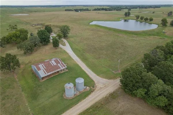 $929,000 | 376 Northwest 90th Road, Sheldon, MO 64784