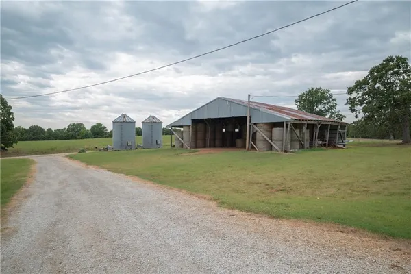 $929,000 | 376 Northwest 90th Road, Sheldon, MO 64784