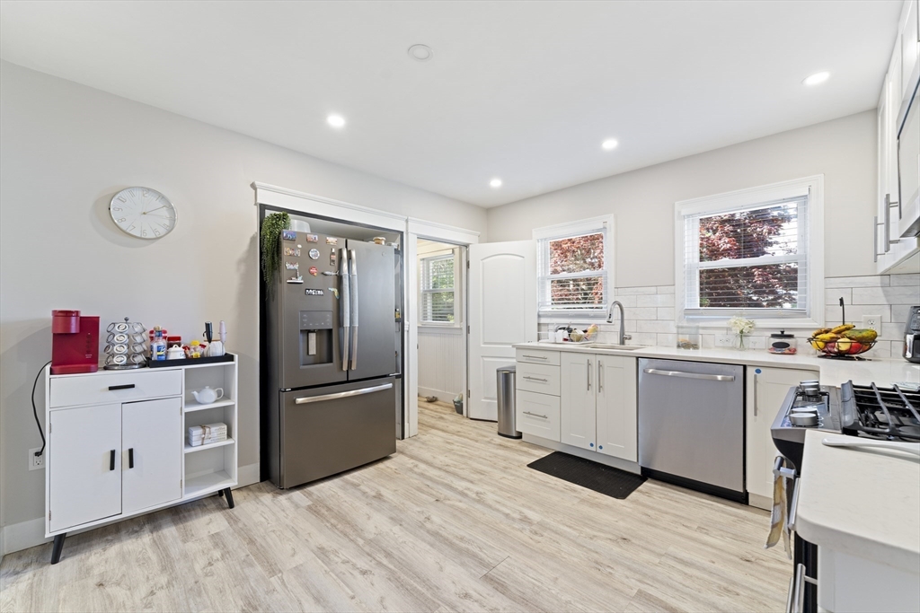 22 Frank Street Worcester, MA 01604 - Photo 12 of 37