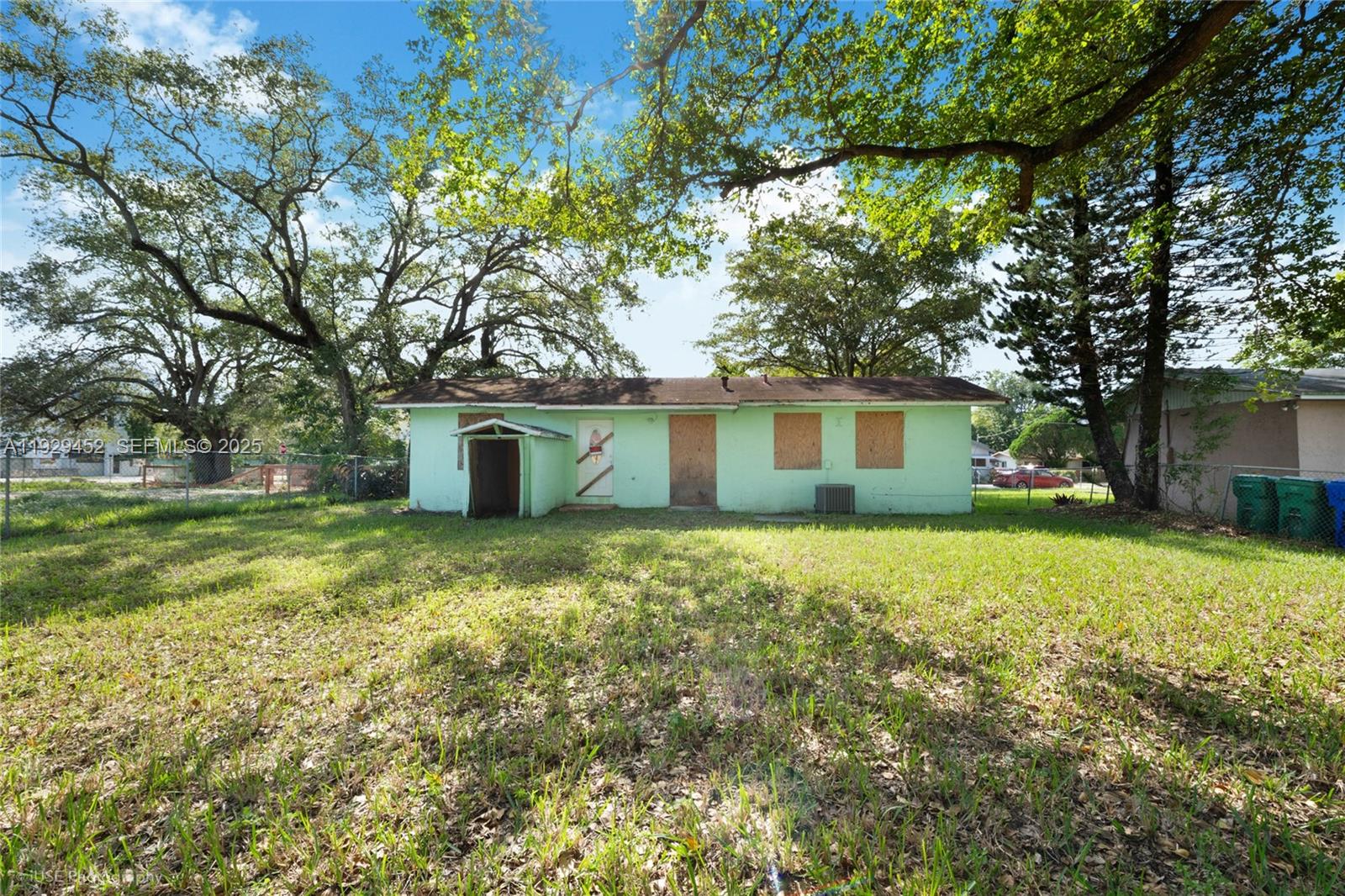 3715 Oak Avenue Miami, FL 33133 - Photo 18 of 26 a house view with a garden space
