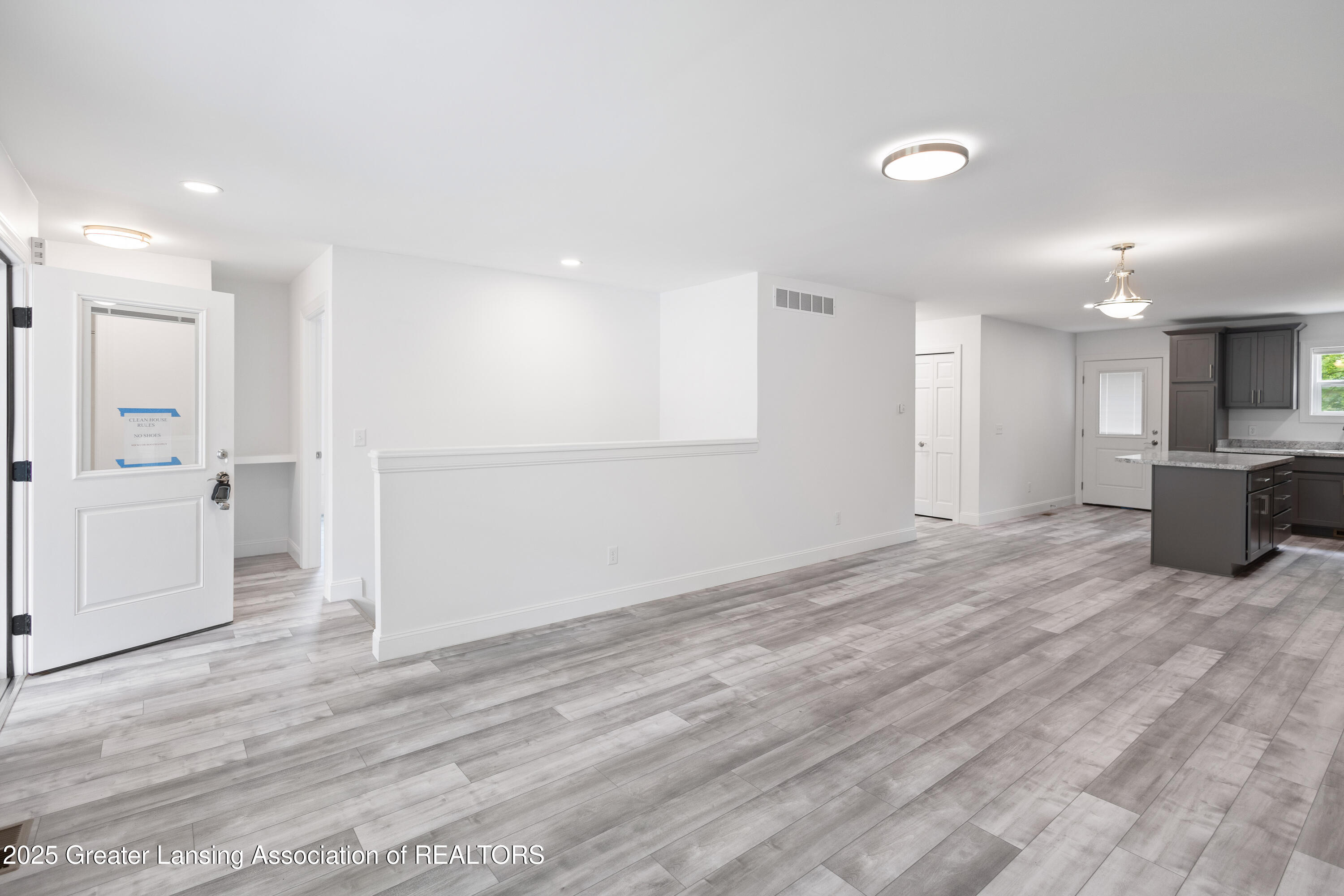 2107 Reo Road Lansing, MI 48910 - Photo 6 of 48 REO-21