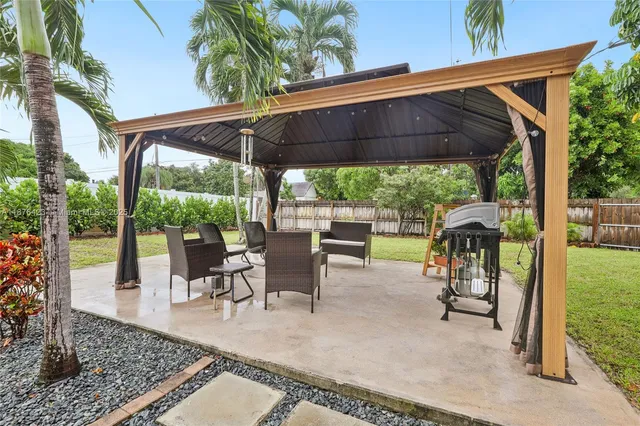 a view of outdoor space yard and patio