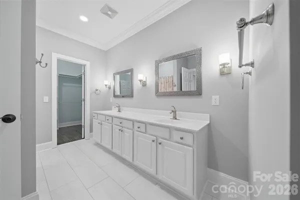 $960,000 | 3916 2nd St Drive Northwest, Hickory, NC 28601