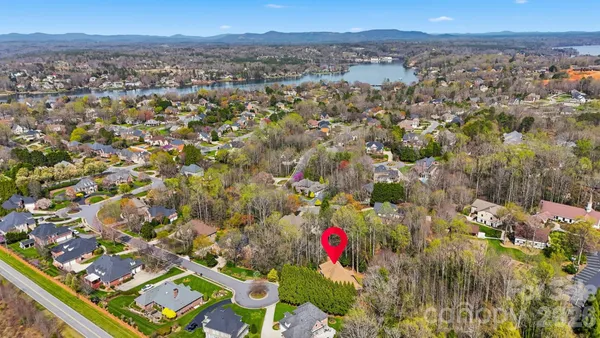 $960,000 | 3916 2nd St Drive Northwest, Hickory, NC 28601