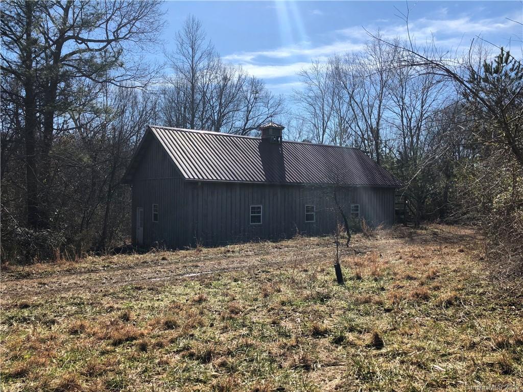 999 Collinsville Road Columbus, NC 28722 - Photo 4 of 16 a backyard of a house