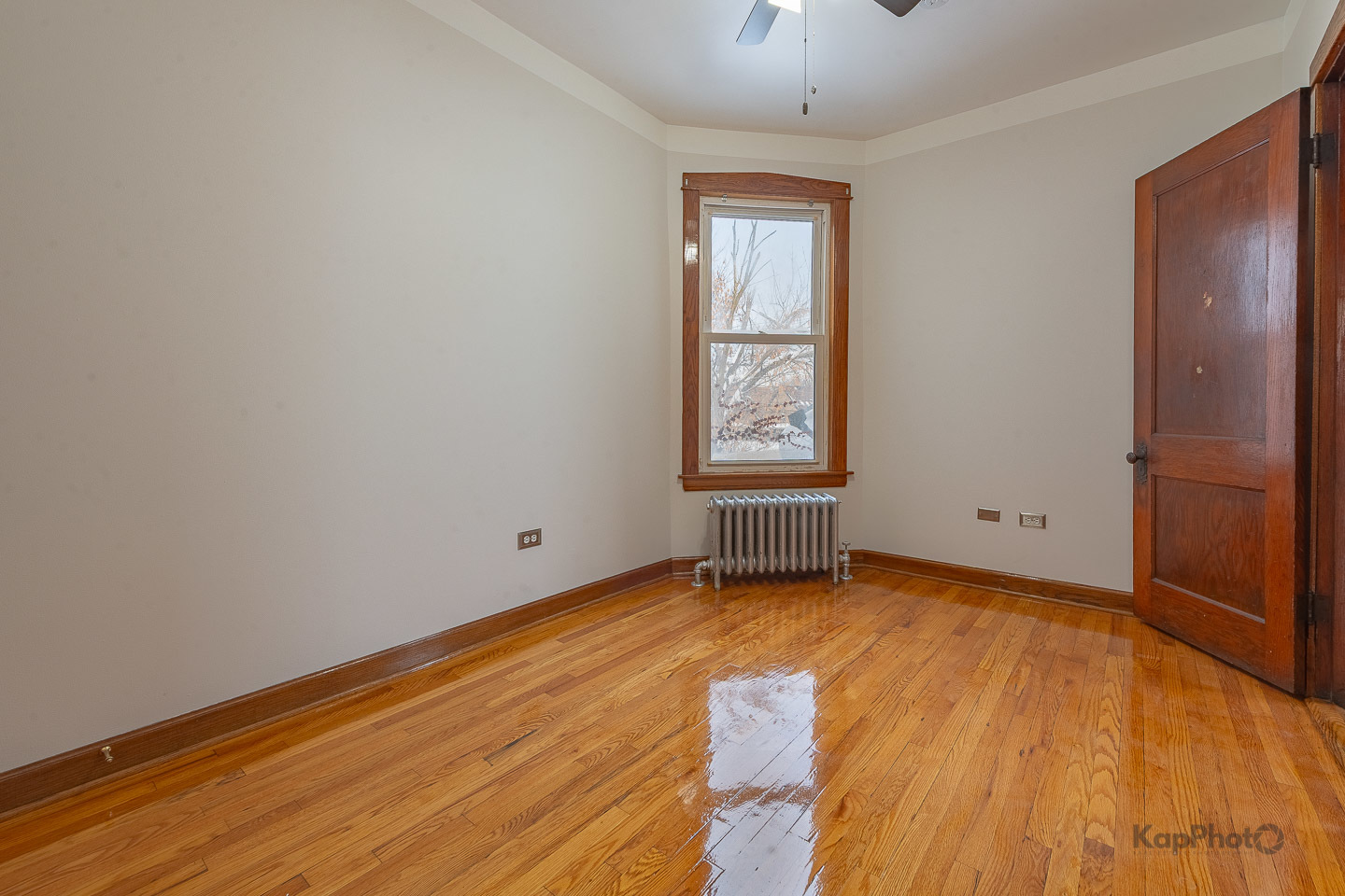 3530 West Evergreen Avenue, Unit 2 Chicago, IL 60651 - Photo 19 of 25 an empty room with windows