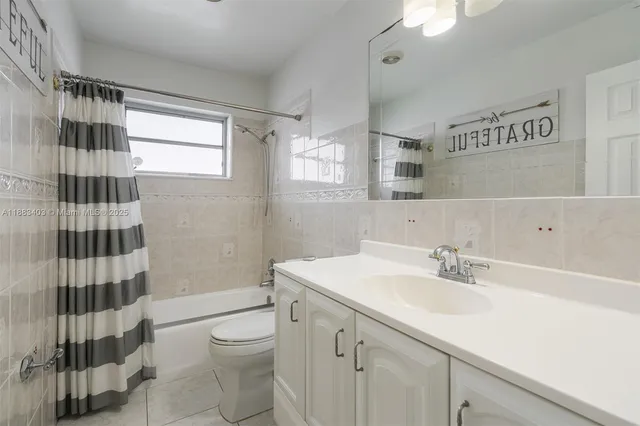 $925,000 | 2505 Northeast 35th Drive, Fort Lauderdale, FL 33308